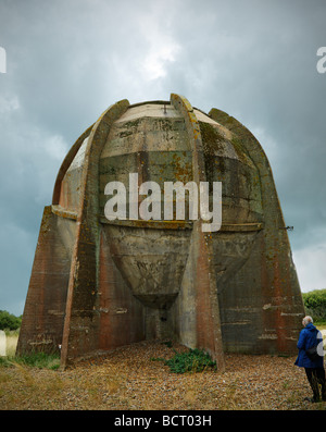 Die Rückseite des 30 Fuß Ton Spiegels bei Denge, Romney, Kent, England, UK. Stockfoto