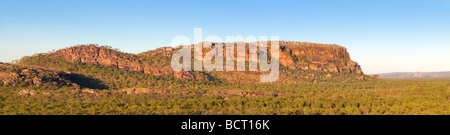 Nourlangie Rock aus Nawurlandja Lookout in Kakadu National Park zum UNESCO-Weltkulturerbe Stockfoto