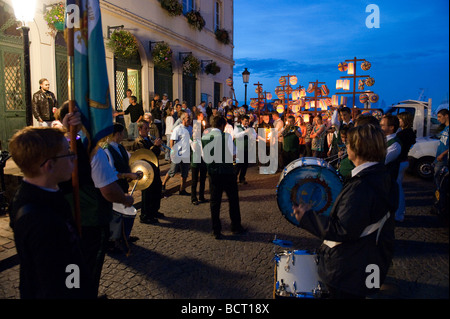 Late-Night-Party der Bastille Day in den Straßen von Honfleur, Frankreich Stockfoto