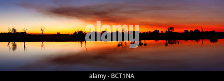 Am gelben Wasser Billabong bei Sonnenuntergang. Kakadu National Park, UNESCO-Weltkulturerbe, Northern Territory, Australien Stockfoto