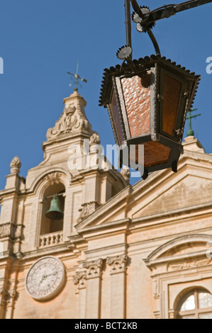 Laterne in der Nähe von St. Pauls Kathedrale Mdina Malta Stockfoto