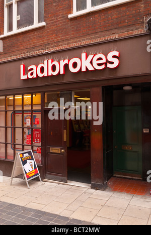 Ladbrokes die Buchmacher in Norwich Norfolk Uk Stockfoto