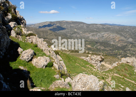 Website der arabischen Burg aus Ruinen bei Castellet, in der Nähe von Castell de Castells, Provinz Alicante, Comunidad Valenciana, Spanien Stockfoto