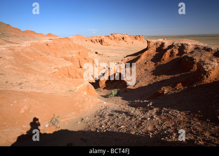 Panorama von der roten Erde Bayanzag flammenden Klippen, aka Dinosaurier Friedhof, Wüste Gobi, Mongolei Stockfoto