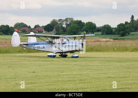 Chrislea CH3 Super Ace Serie 2 G-AKUW nach der Landung am Wickenby Flugplatz Rollen Stockfoto