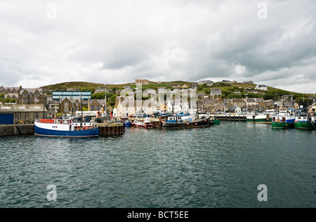 Angelboote/Fischerboote vertäut im Hafen von Stromness auf den Orkney Festland in Schottland Stockfoto