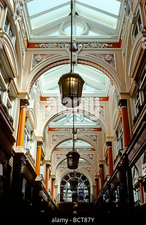 Elegante Shopping-Mall aus dem 19. Jahrhundert, Royal Arcade, Piccadilly, London, England, UK, Europa Stockfoto