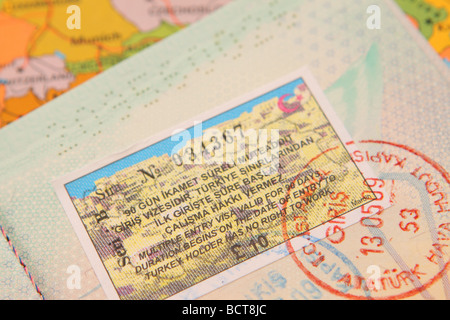 Türkei türkische Tourismus Tourist Reisen Visum Einreisestempel im Reisepass mit Karte 2009 Stockfoto