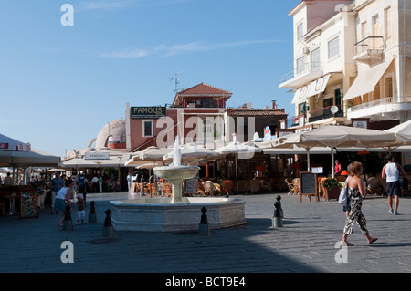 Brunnen am Chaladin Platz am venezianischen Hafen. Altstadt, Chania, Kreta Griechenland. Stockfoto