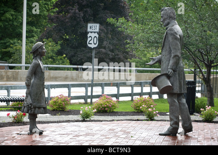 Bronzestatuen Gedenken an Abraham Lincoln danken junges Mädchen Grace Bedell für Beratung, Staat New-York Westfield Bart wachsen Stockfoto