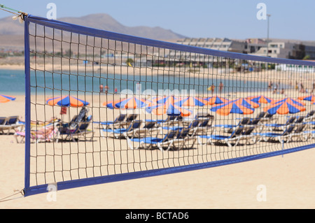 Volleyball am Strand. Kanarischen Insel Fuerteventura, Spanien Stockfoto