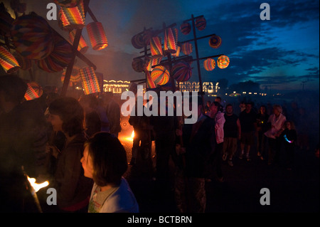 Late-Night-Party der Bastille Day in den Straßen von Honfleur, Frankreich Stockfoto