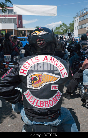 Das Logo Des Motorradclubs Hells Angels Ist Sichtbar Auf Eine ...