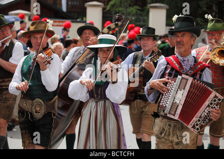 Volkstümliche Bank, Narzissenfest Narcissus-Festival in Bad Aussee, Ausseer Land, Salzkammergut, Steiermark, Österreich, Europa Stockfoto
