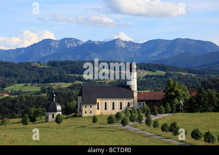 Wallfahrt Kirche Wilparting, Irschenberg, Voralpen, im Rücken die Mangfallgebirge Bergen, Upper Bavaria, Bavaria, Germany, Stockfoto