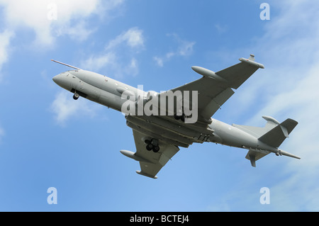 Royal Air Force Nimrod ZJ518 zieht an den 2009 Royal International Air Tattoo RAF Fairford Gloucestershire in England Stockfoto