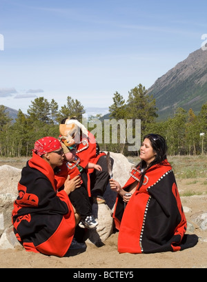 Carcross Tagish First Nation Menschen, Familie feiert National Aboriginal Day in traditioneller Kleidung, Tlingit-Athapaskan, Indi Stockfoto