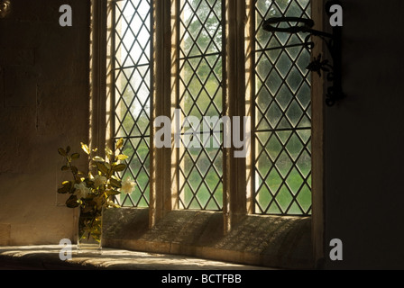 Fenster, St. Michael und alle Engel Kirche, Guiting Power, Gloucestershire, Cotswolds, England, UK... Stockfoto