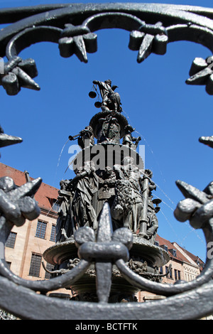 Tugendbrunnen Tugenden Brunnen, Spätrenaissance, von Benedict Wurzelbauer von 1584 bis 1589, Altstadt, Nürnberg, mittlere Fran Stockfoto