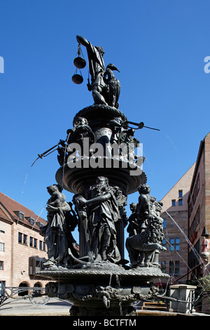 Tugendbrunnen Tugenden Brunnen, Spätrenaissance, von Benedict Wurzelbauer von 1584 bis 1589, Altstadt, Nürnberg, mittlere Fran Stockfoto