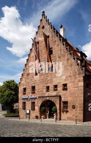 Giebelseite des Hauses Unschlitthaus, gebaut im Jahre 1491, Unschlittplatz quadratisch, Altstadt, Nürnberg, mittlere Frankonia, Frankonia, Stockfoto