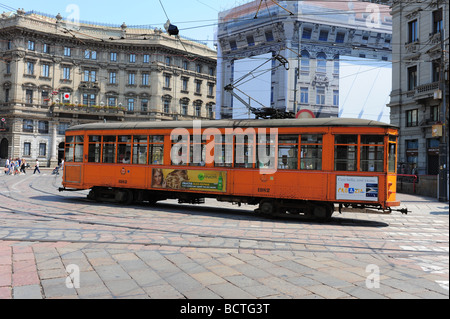Europa Italien Mailand Trolley Straße Auto öffentliche Verkehrsmittel Stockfoto