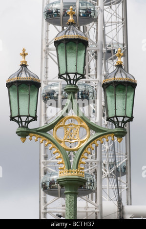 LONDON EYE, WESTMINSTER, GESEHEN VON DER WESTMINSTER BRIDGE. Stockfoto