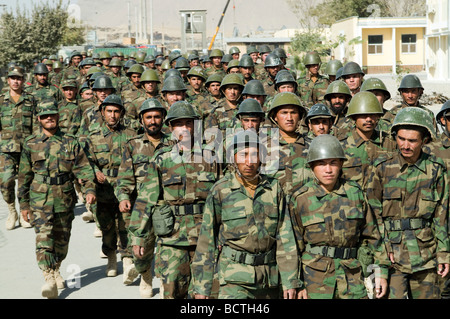 Afghanische Nationalarmee Rekruten in der Ausbildung an der Kabul Military Training Center Stockfoto