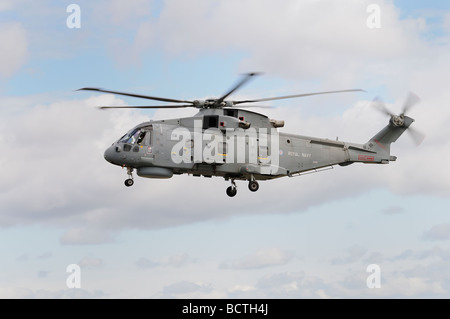 Britische königliche Marine Merlin Hubschrauber zeigt an der 2009 Royal International Air Tattoo RAF Fairford Gloucestershire in England Stockfoto