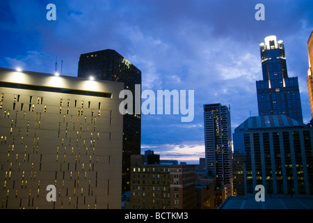 Hochhäuser in South Loop in Chicago in der Nacht Stockfoto