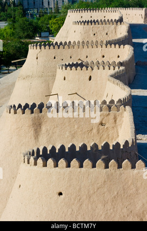 Stadtmauern in Chiwa Usbekistan Stockfoto