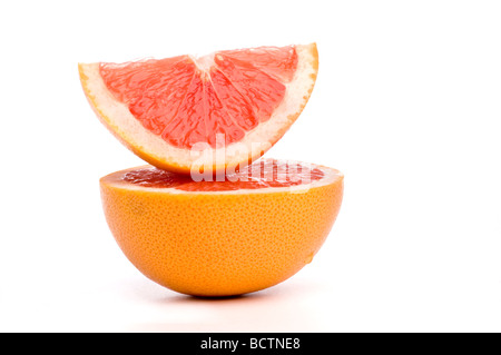 Grapefruit-Scheiben übereinander angeordnet. Stockfoto
