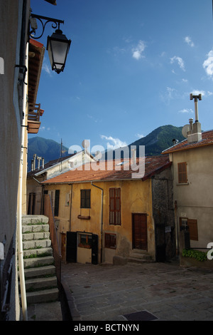 Eine Straße in der mittelalterlichen Stadt von St. Martin-finestre, Alpes-Maritimes, Frankreich Stockfoto