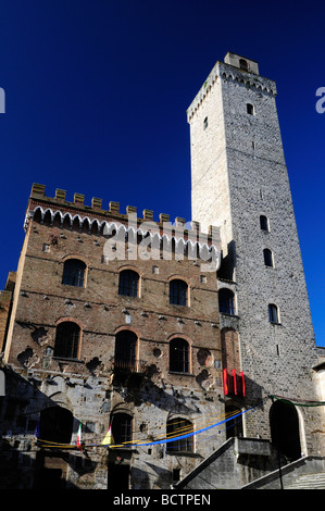 San Gimignano Rathaus mit großen Turm, Torre Grossa, Toskana, Italien Stockfoto