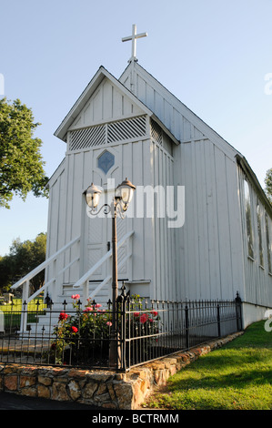 Kleine Kirche auf dem Hügel, Oakhurst, Kalifornien Stockfoto