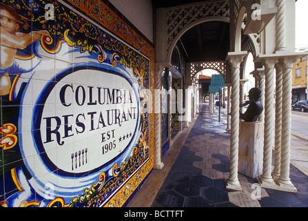 Das Columbia-Restaurant eröffnete im Jahre 1905 ist ein historisches Restaurant im Ybor City Bezirk von Tampa Florida Stockfoto