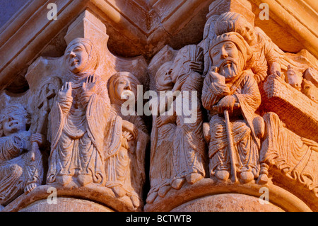 Spanien, Jakobsweg: Architektonische Details von der "Lightwonder" in einer Hauptstadt San Juan de Ortega´s Kirche Stockfoto