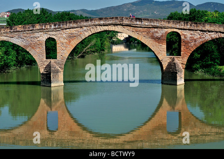 Spanien, Jakobsweg: Pilgrim´s Brücke von Puente la Reina Stockfoto