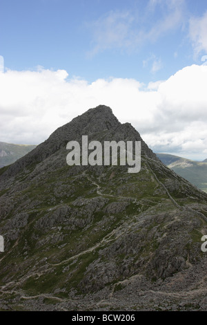 Die südlichen Grat Tryfan. Schuss aus der Basis des Bristly Ridge, Bwlch Tryfan, Snowdonia-Nationalpark Stockfoto