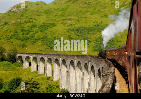 Der Jacobite Dampfzug Reise von Fort William nach Mallaig, Schottland. Von der Westküste Bahn laufen. Stockfoto