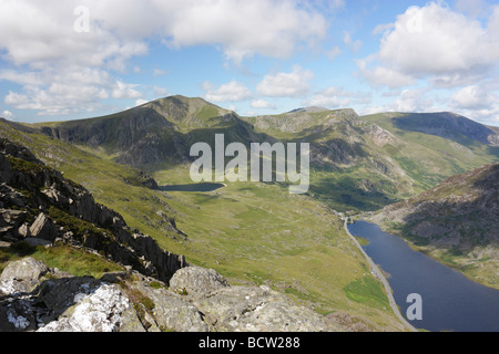 Der Berg von Y Garn, über Cwm Idwal von Tryfan angesehen. Snowdonia-Nationalpark, Wales. Stockfoto