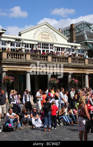 Punch & Judy Balkon Bar, Covent Garden, London, England, Vereinigtes Königreich Stockfoto