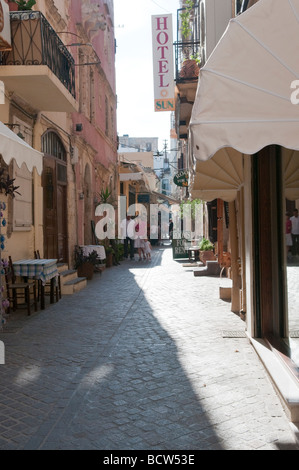 Gepflasterten Seitenstraße in der Altstadt. Chania, Kreta, Griechenland. Stockfoto