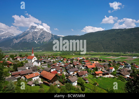 Flaurling, Blick vom Kalvarienberg Berg, Panoramablick, Hohe Munde Berg, Bezirk Innsbruck Land, Tirol, Österreich, Euro Stockfoto