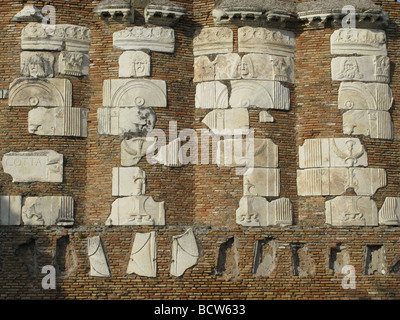 Wand mit Relikten von casal Rotondo-Denkmal auf der alten Via Appia in Rom Italien Stockfoto