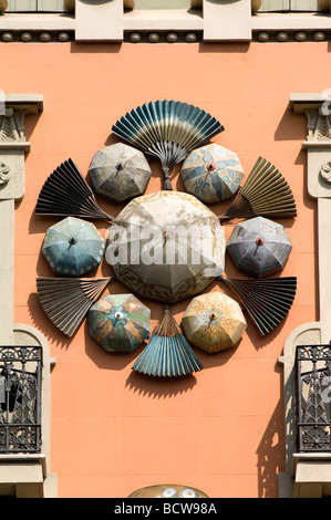 Casa Bruno Quadras ehemaligen Regenschirm Fabrik orientalischen Drachen Barcelona-Katalonien-Spanien Stockfoto