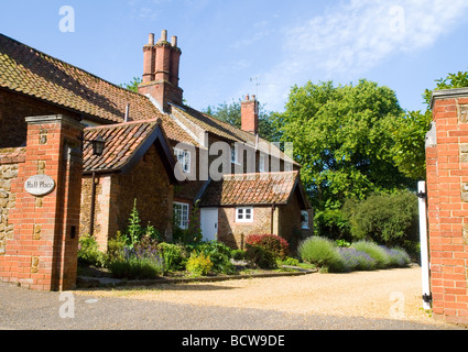 Ein großes Haus, in das Dorf der Burg steigen, in der Nähe von King's Lynn in Norfolk East Anglia England UK Stockfoto