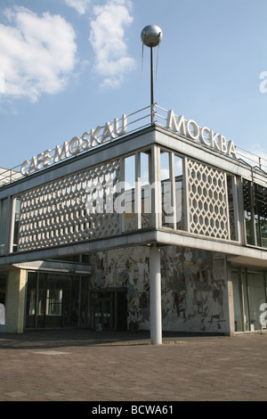 Außenseite des Cafe Moskau an der Karl-Marx-Allee in Ost-Berlin Deutschland Juni 2008 Stockfoto