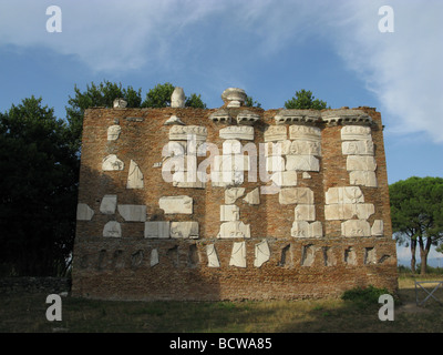 Reliquien an Wand von casal Rotondo auf der alten Via Appia in Rom Italien Stockfoto