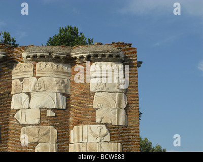 Reliquien an Wand von casal Rotondo auf der alten Via Appia in Rom Italien Stockfoto